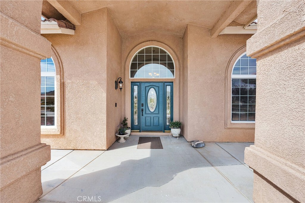 Property Photo: 19501 Kinai Road CA 92307