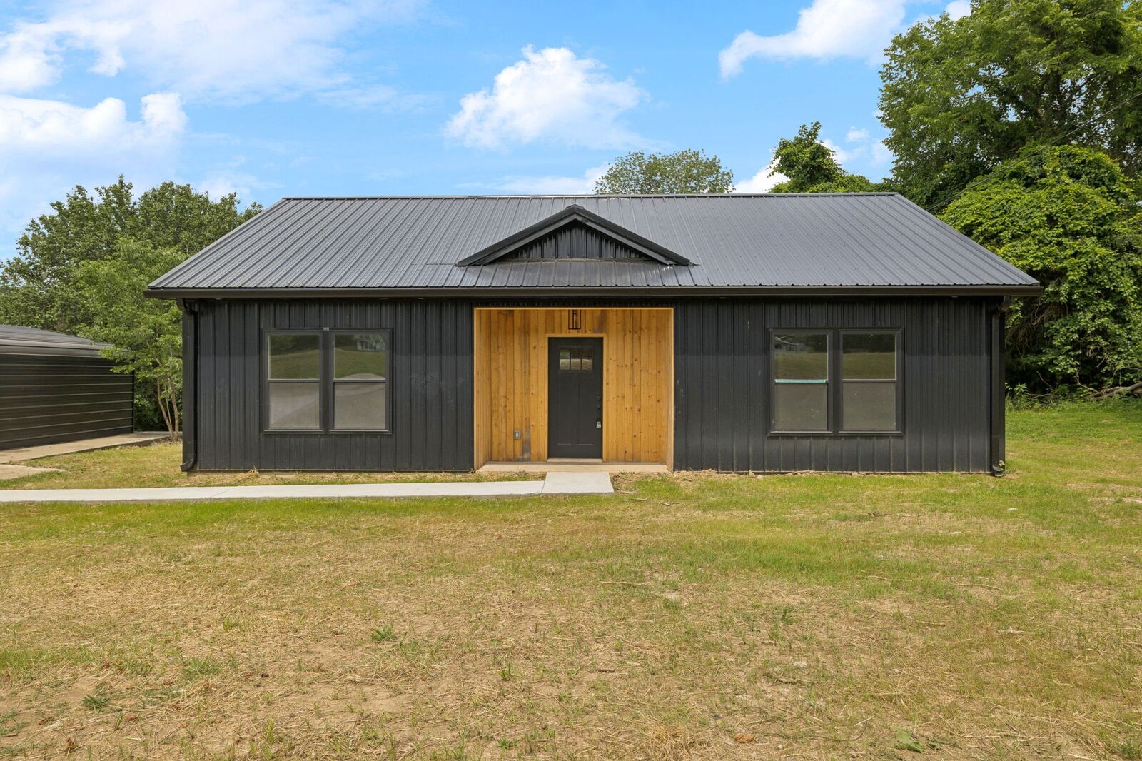 Property Photo: 2216 Hartsville Pike TN 37087
