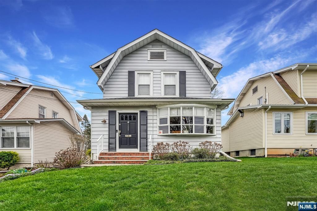 Property Photo:  125 Highfield Lane  NJ 07110 