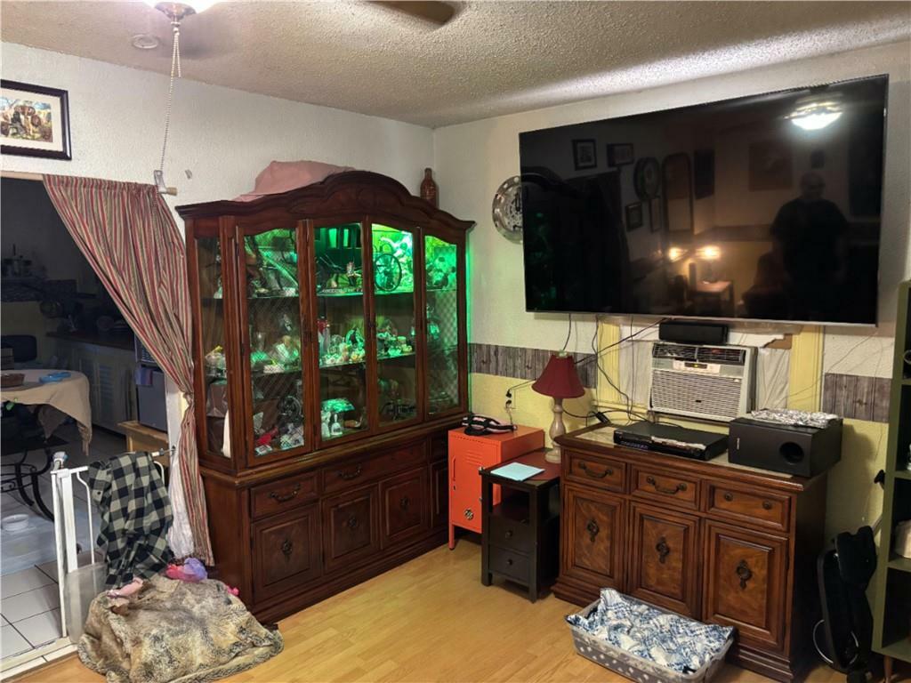 Property Photo: 713 5th Avenue LA 70058