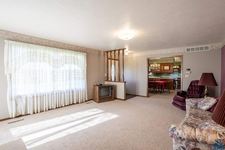 Property Photo:  1185 450th St  IA 51037
