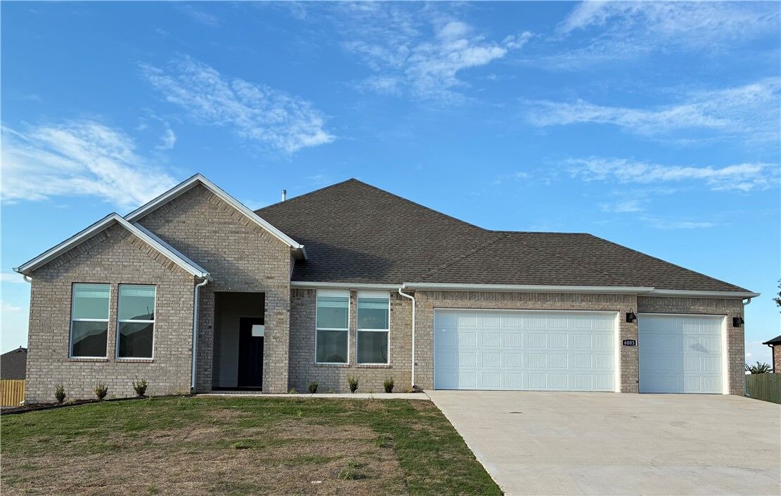 Property Photo:  6003 E Sugarloaf Street  AR 72761 