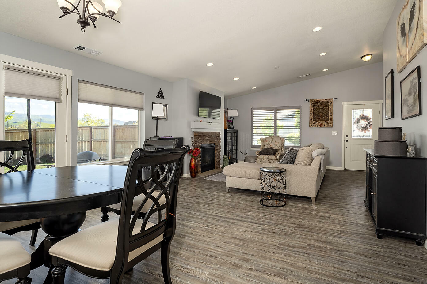 Property Photo: 145 Suncrest Road OR 97540