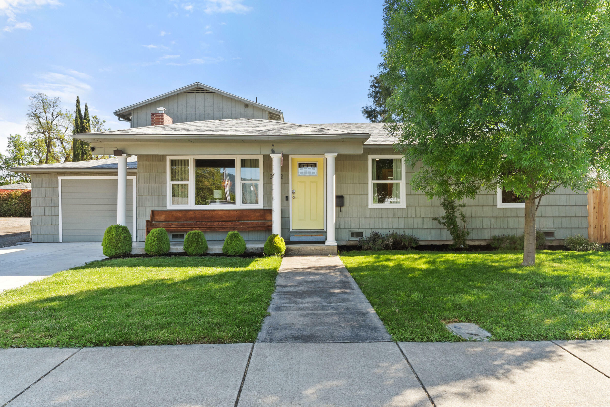 Property Photo: 332 N 2nd Street OR 97502