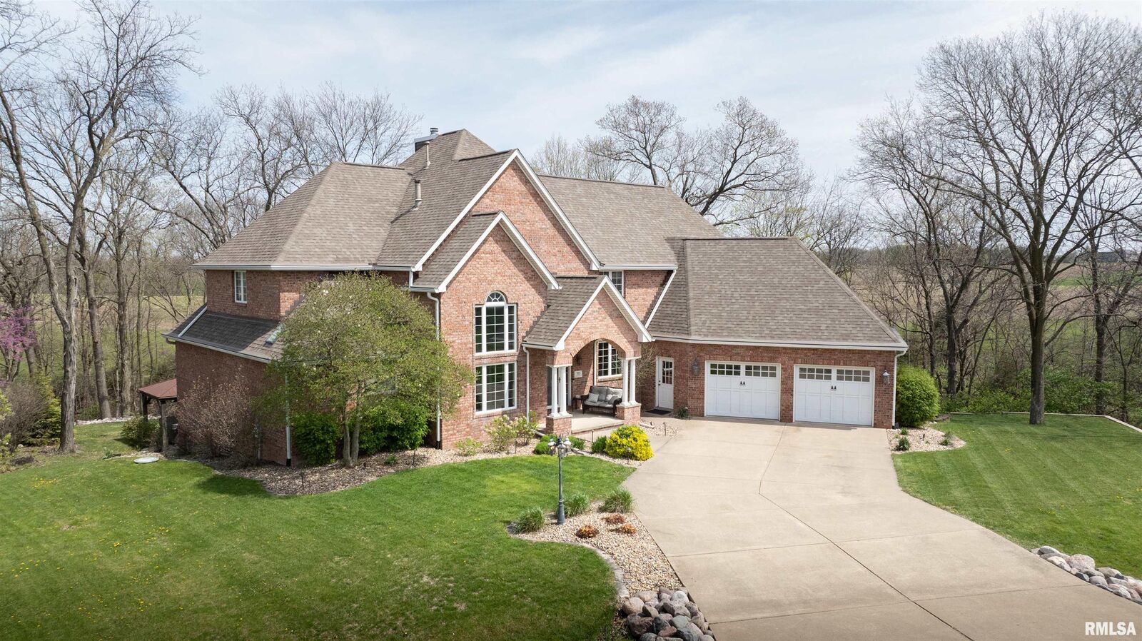 Property Photo: 703 Mayfair Court IL 61548