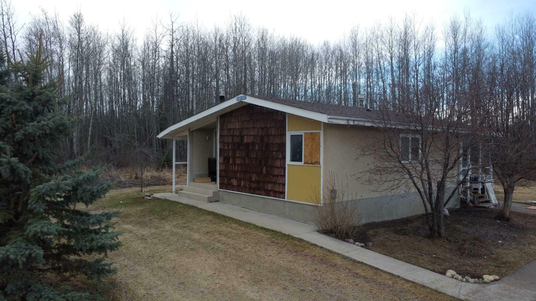 Photo de la propriété:  30 3 Street  AB T0E 0B0 