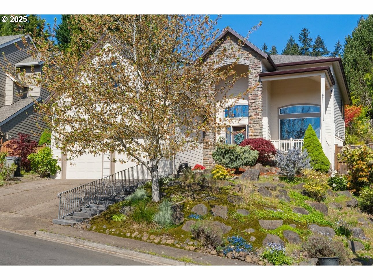 Property Photo: 13111 SW Rockingham Dr OR 97223