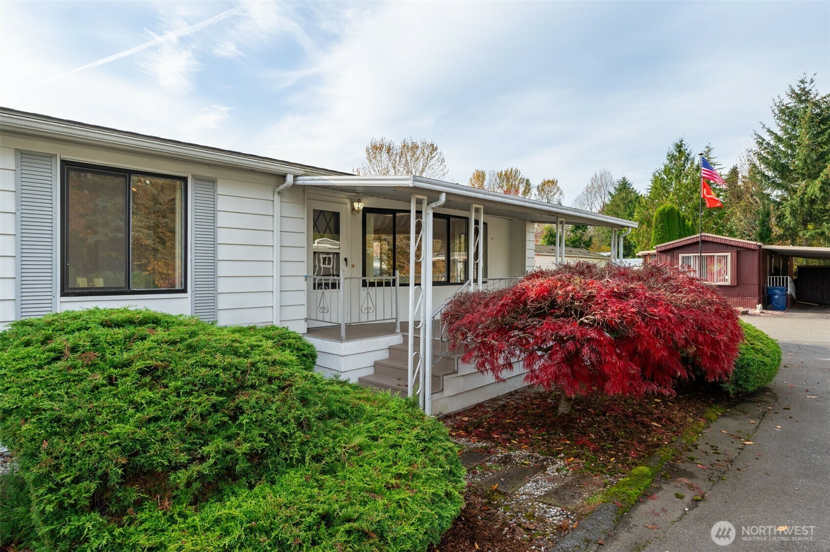 Property Photo: 1121 244th Street SW 48 WA 98021