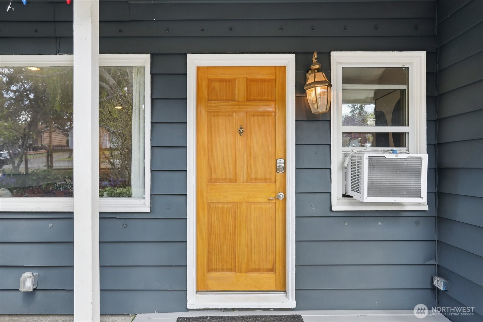 Property Photo: 5520 S Leo Street WA 98178