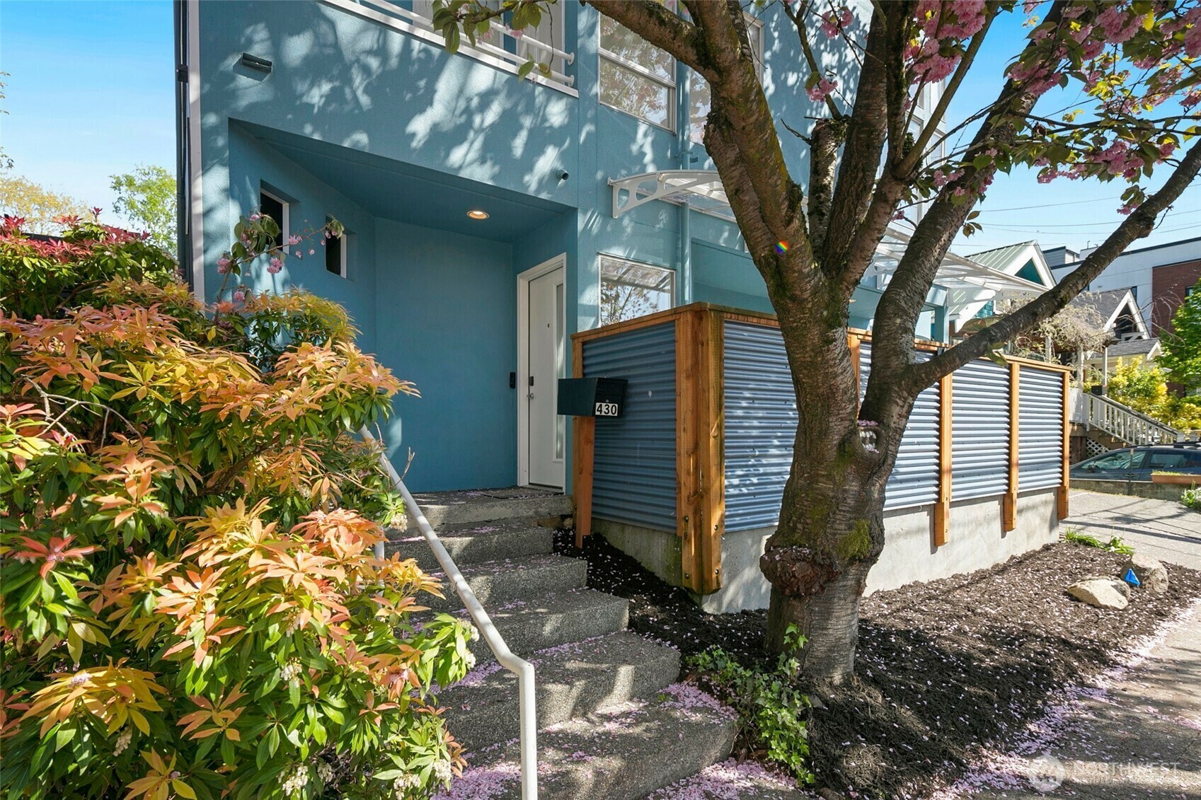 Property Photo: 430 10th Avenue E WA 98102