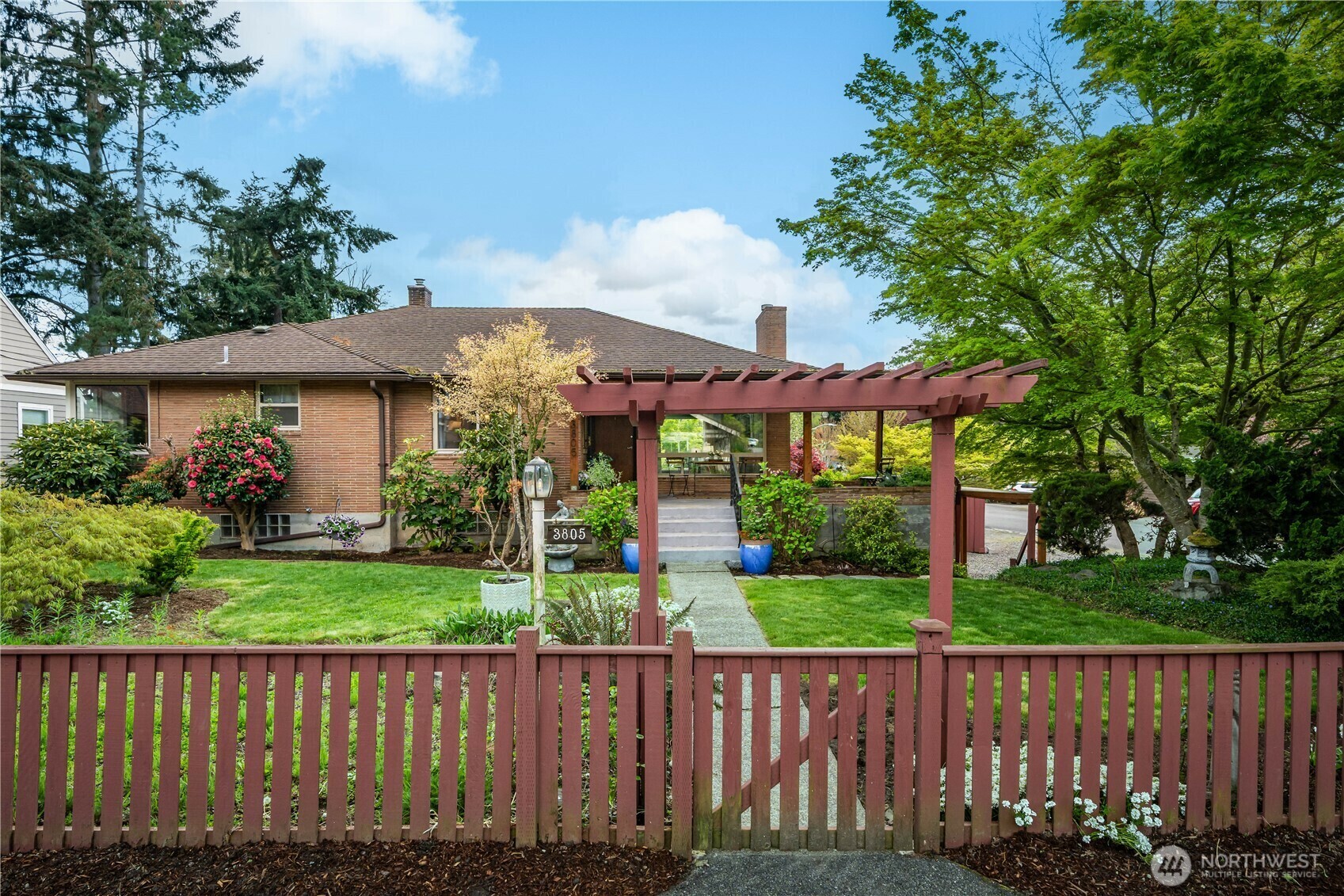 Property Photo: 3805 NE 110th Street WA 98125