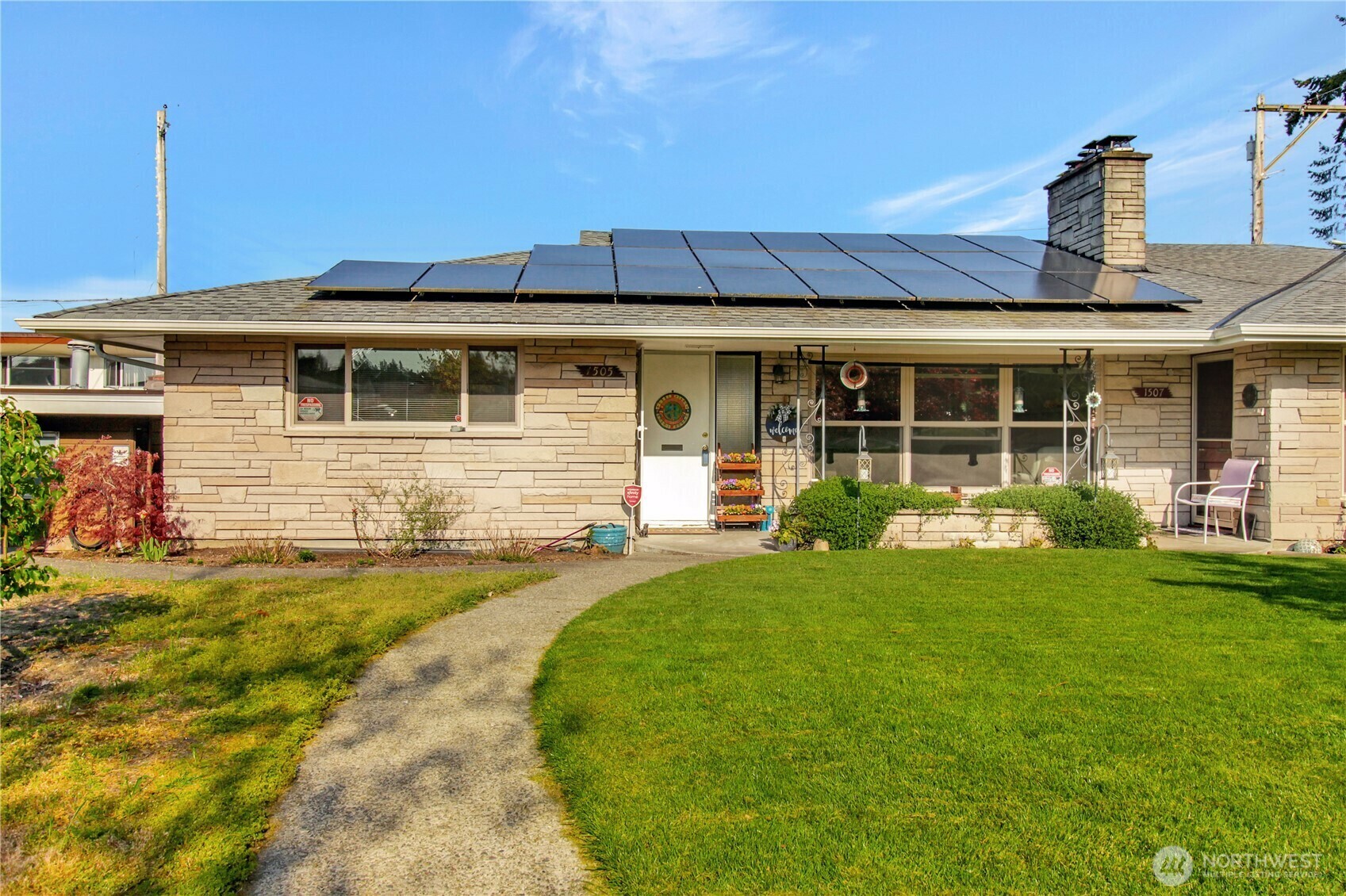 Property Photo: 1505 52nd Street SE 3 WA 98203