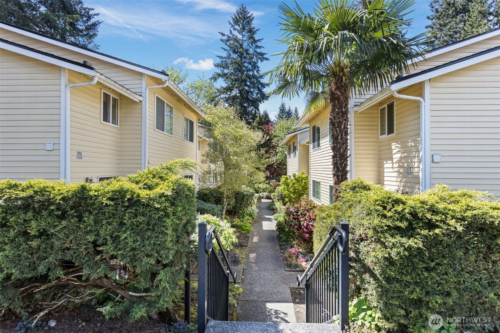 Property Photo: 10010 NE 120th B2 WA 98034