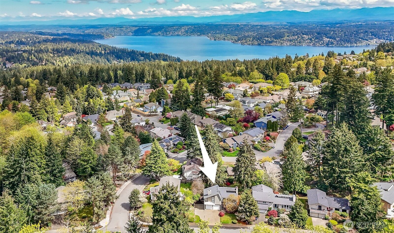 Property Photo: 15710 SE 46th Way WA 98006