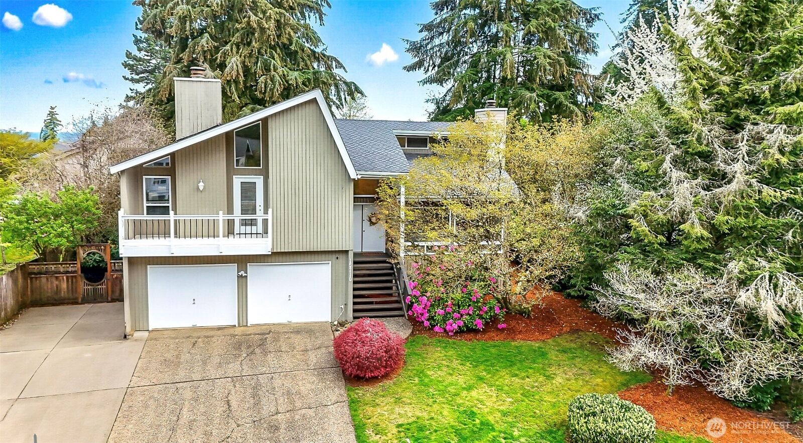 Property Photo: 15710 SE 46th Way WA 98006