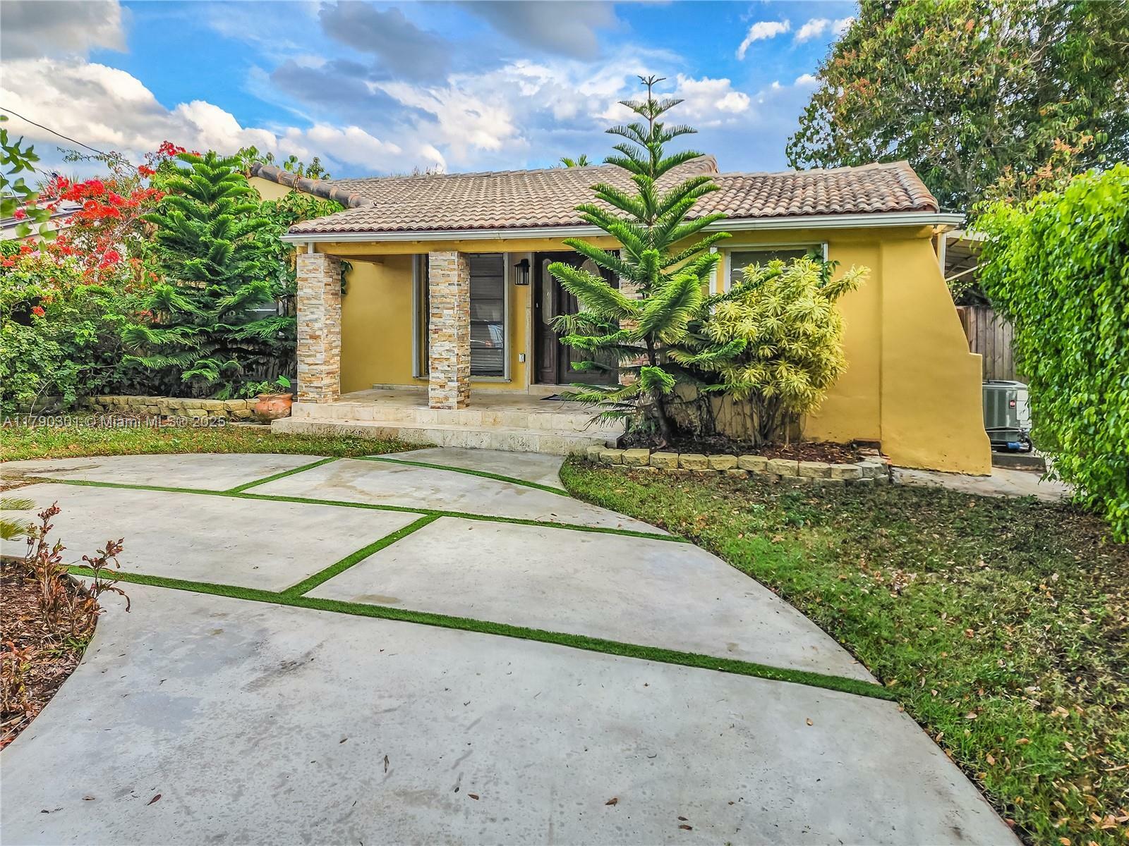 4610 SW 3rd St  Miami FL 33134 photo