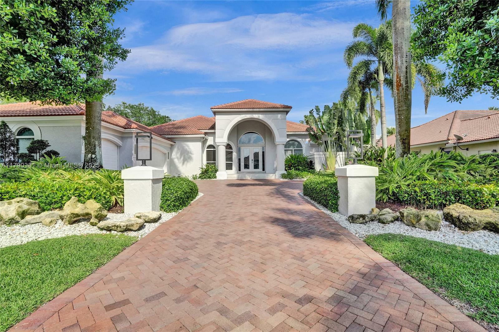 Property Photo: 2670 Cypress Ln FL 33332