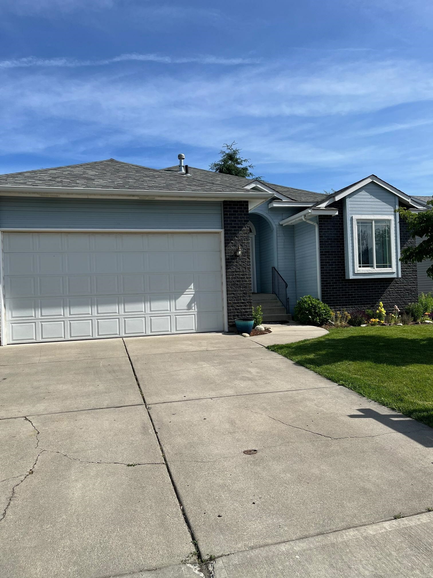 Property Photo: 511 E Walton Ave WA 99207