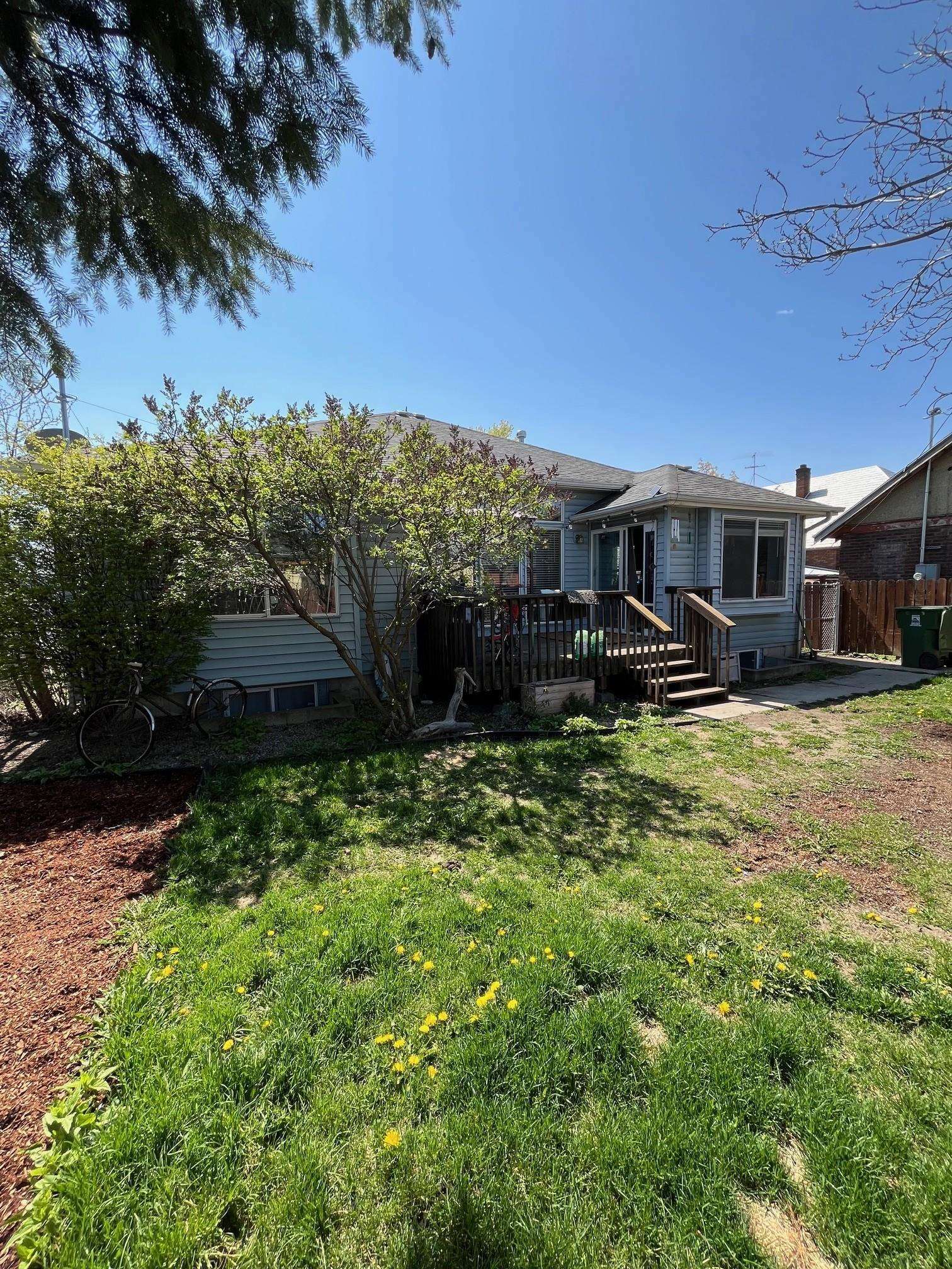 Property Photo:  511 E Walton Ave  WA 99207 