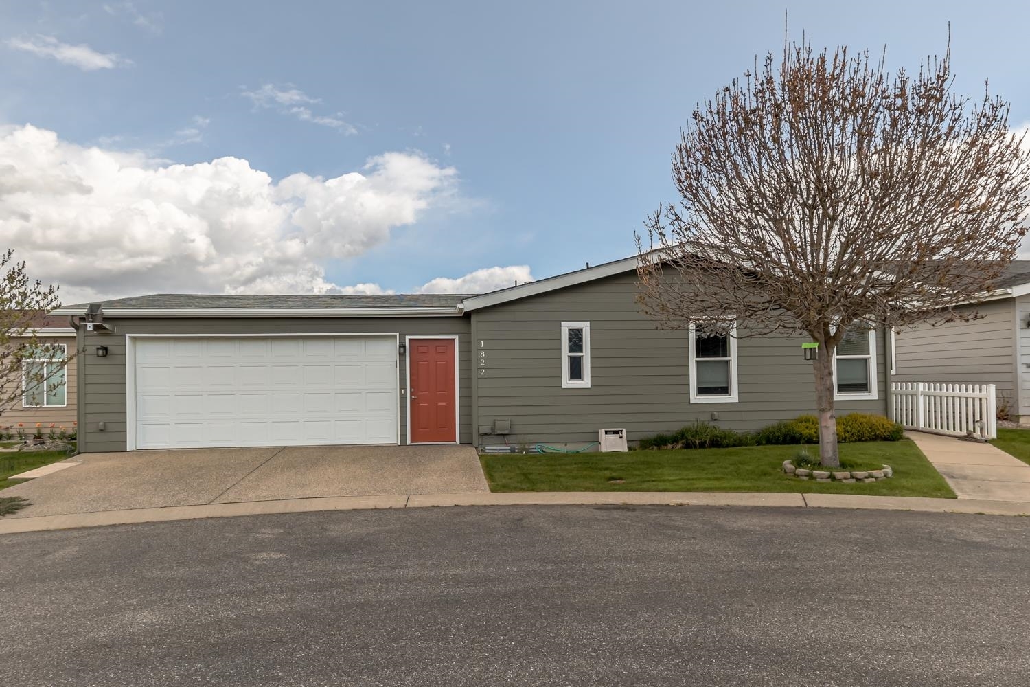 Property Photo:  1822 N Meadows Pl  WA 99016 