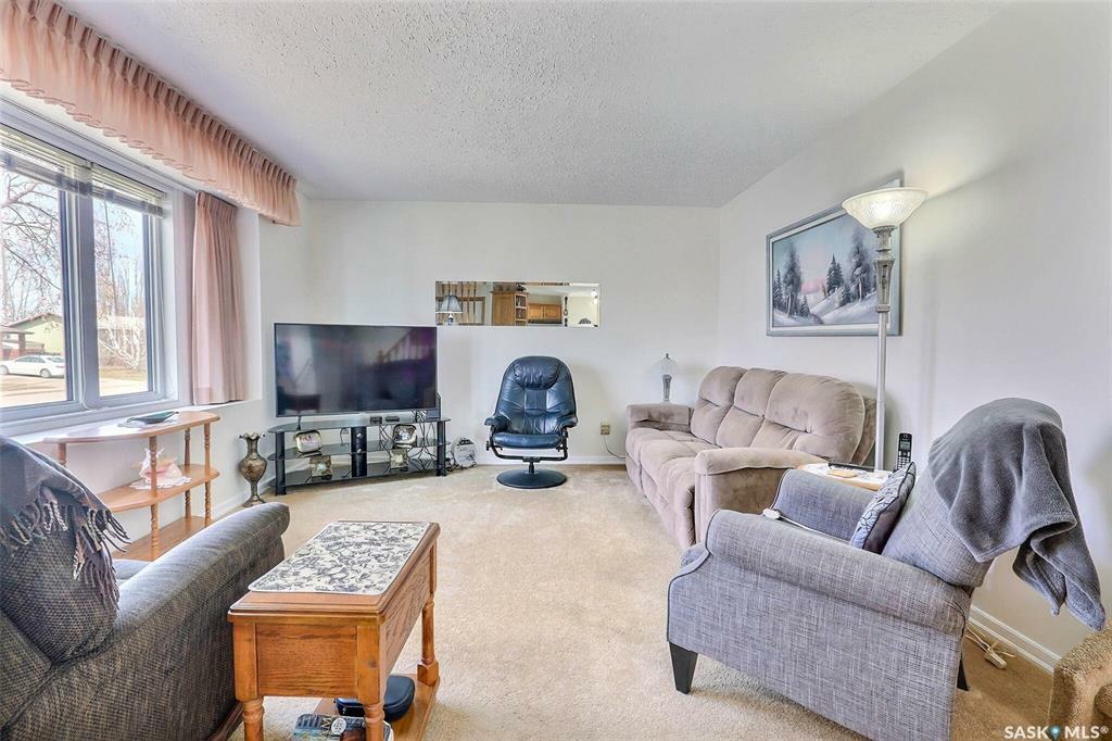 Property Photo:  3464 12th Avenue E  SK S6V 7B1 
