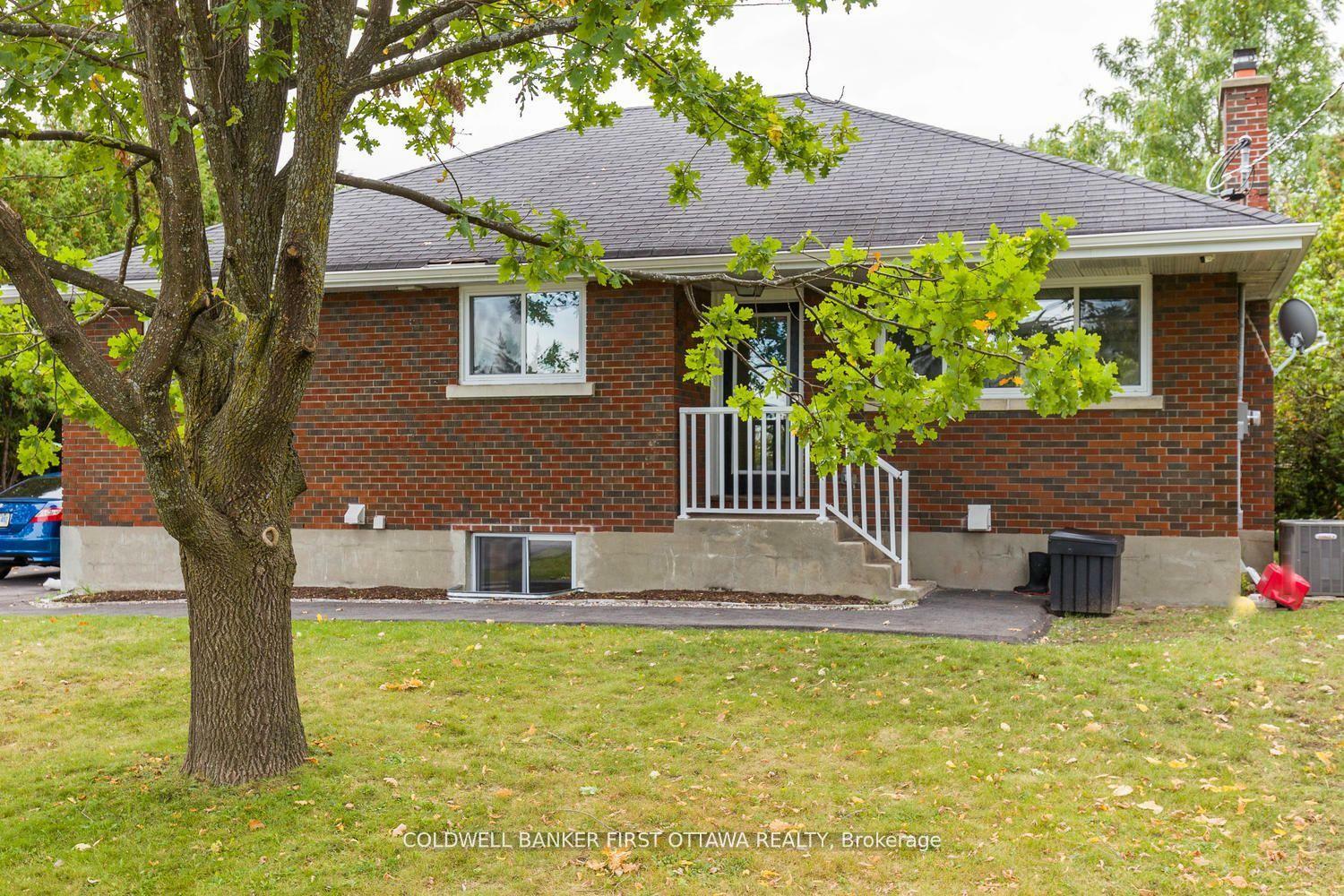 Photo de la propriété: 34 Westwood Drive ON K2G 2X1
