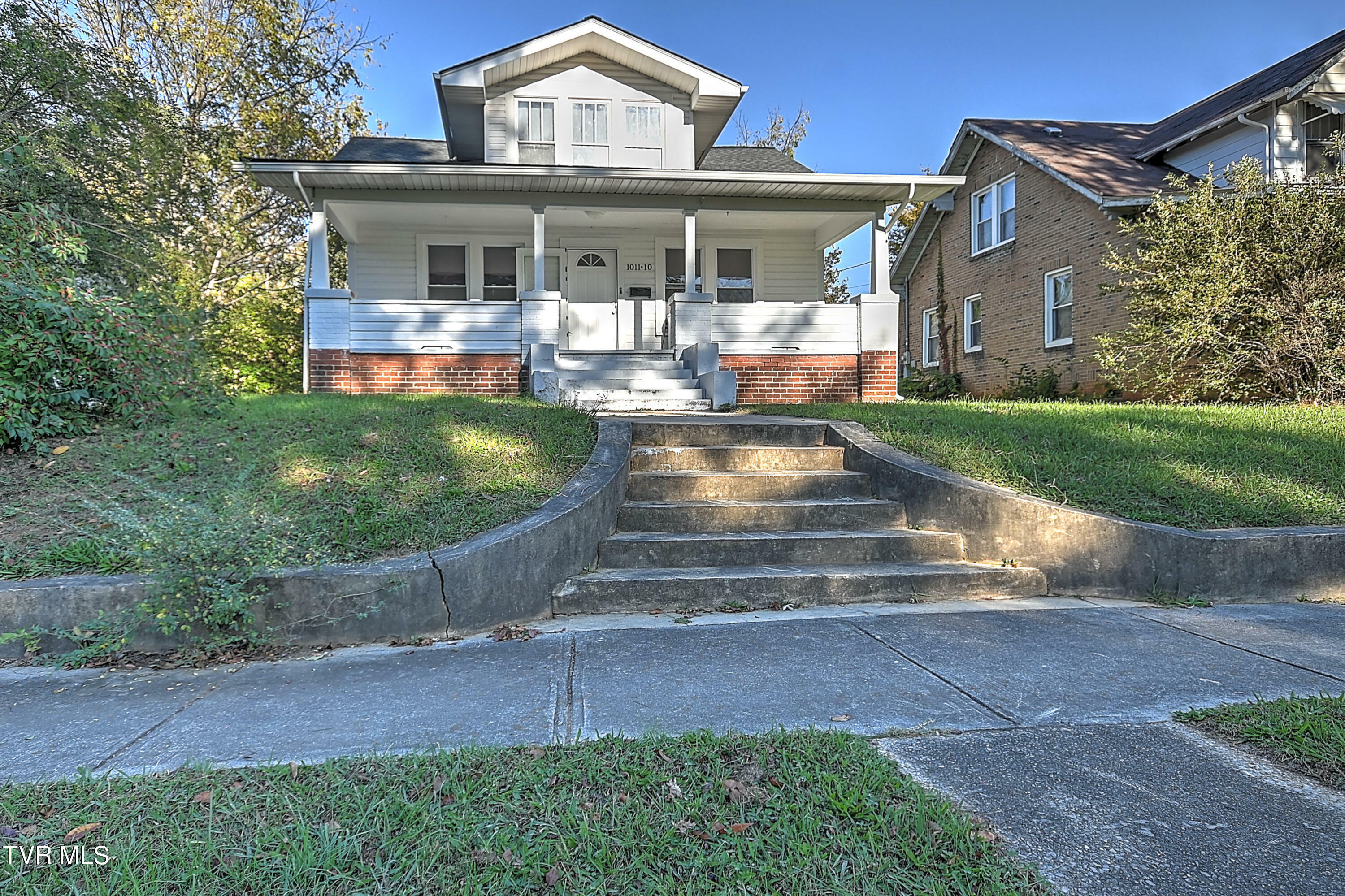 Property Photo: 1011 East Unaka Avenue TN 37601
