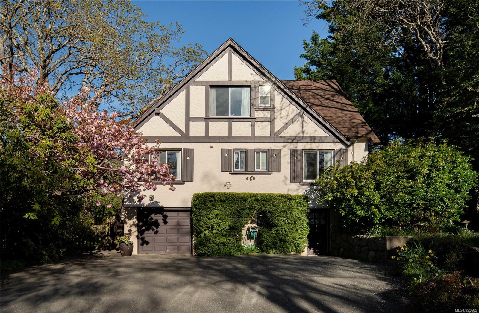 Property Photo: 417 Queen Anne Hts BC V8S 4K7