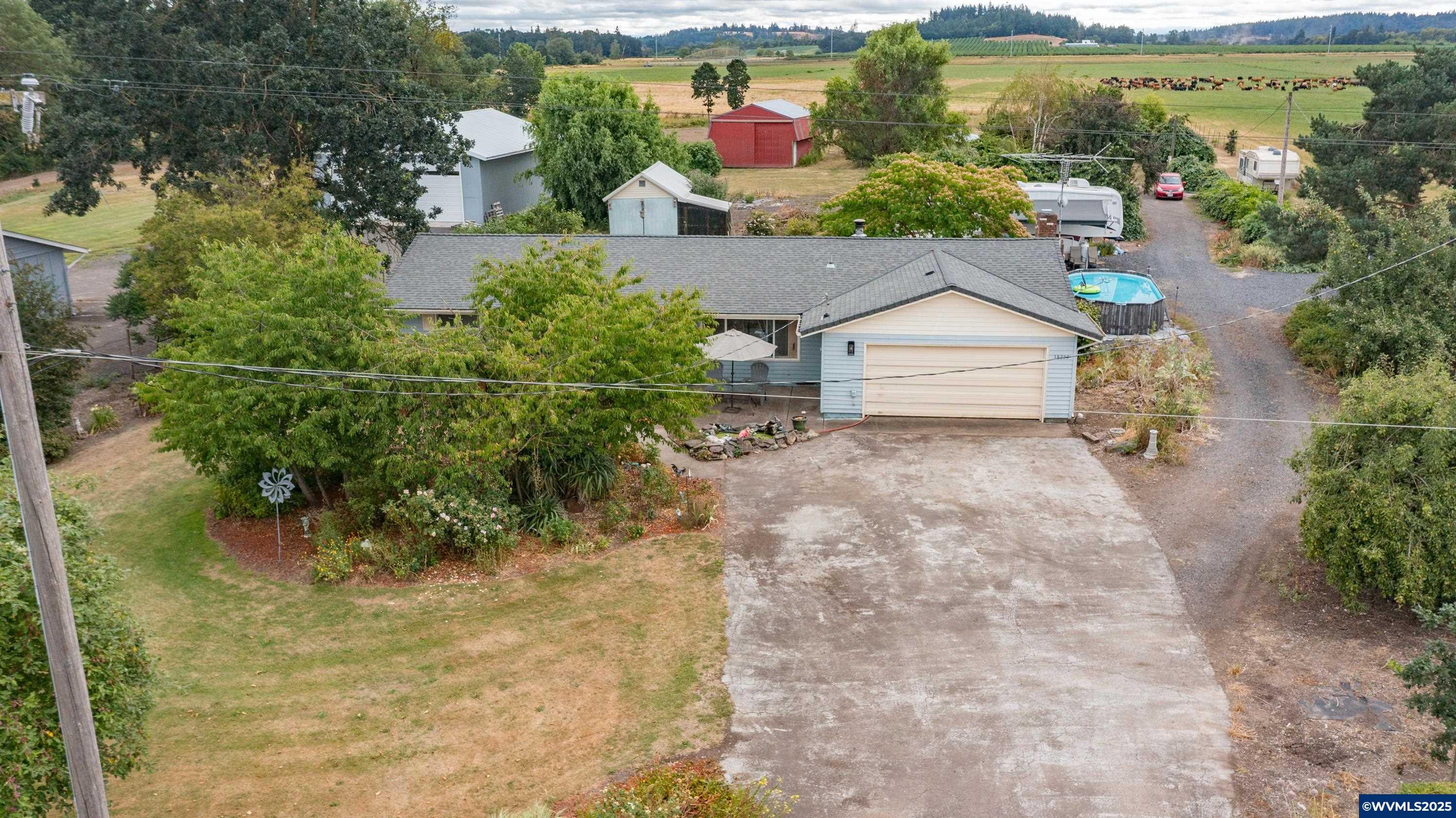 Property Photo: 38973 Groshong Rd NE OR 97321
