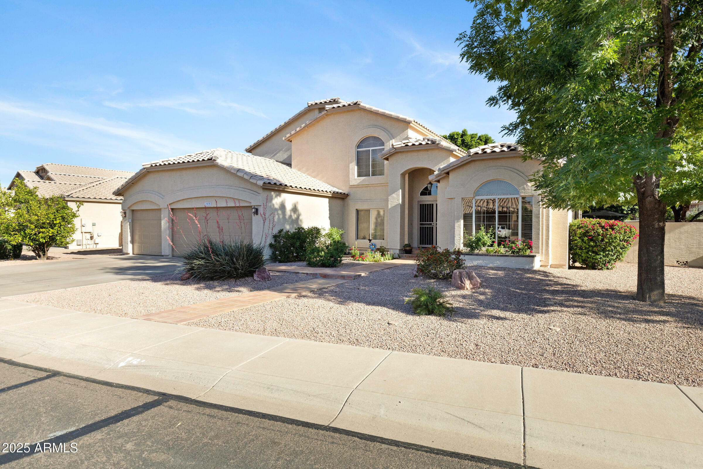 Property Photo: 1975 E Chilton Drive AZ 85283