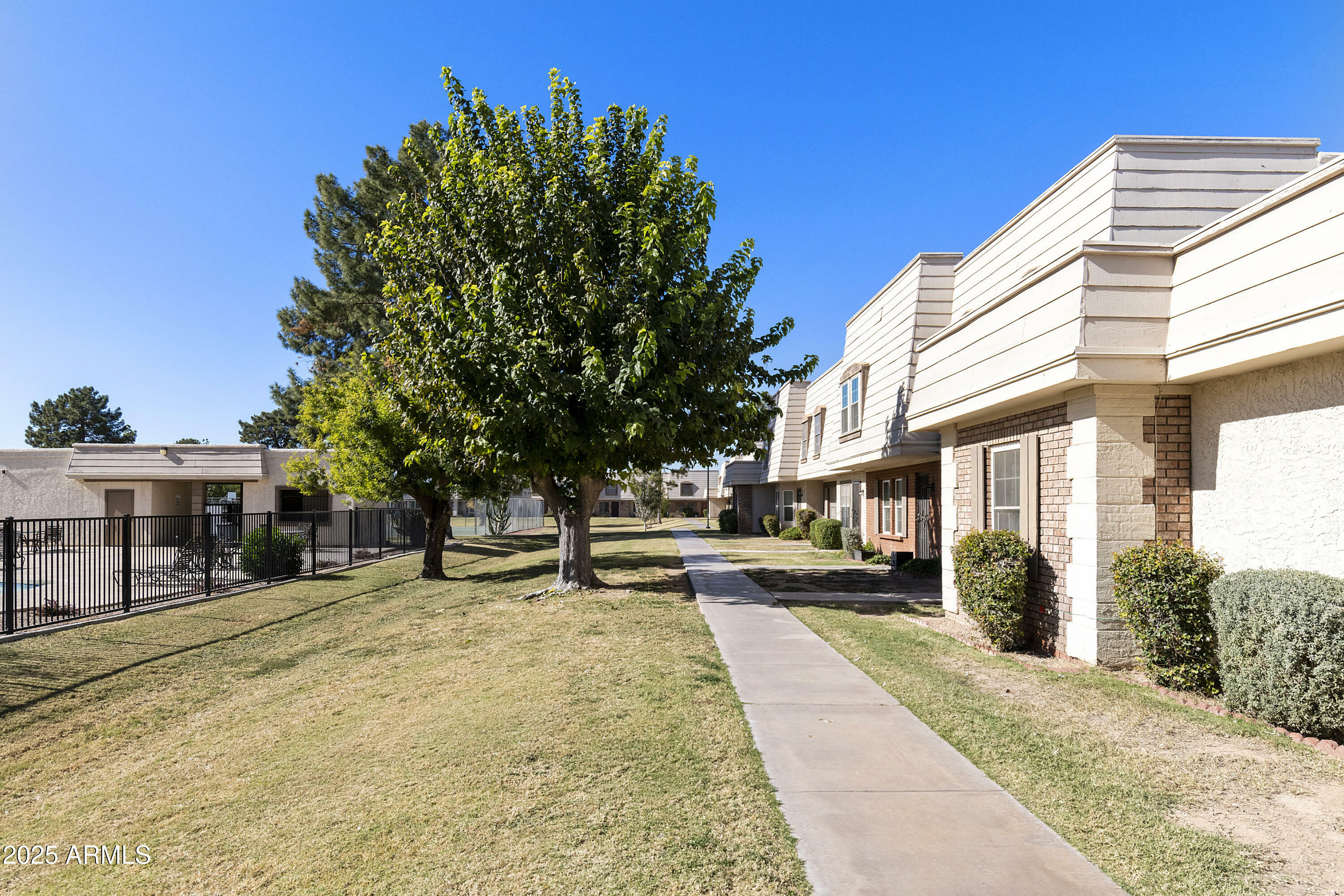 Property Photo: 1011 E Lodge Drive AZ 85283
