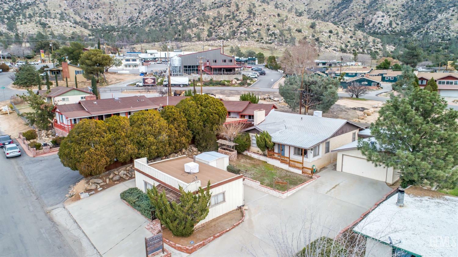 Property Photo: 112 Buena Vista Drive CA 93238