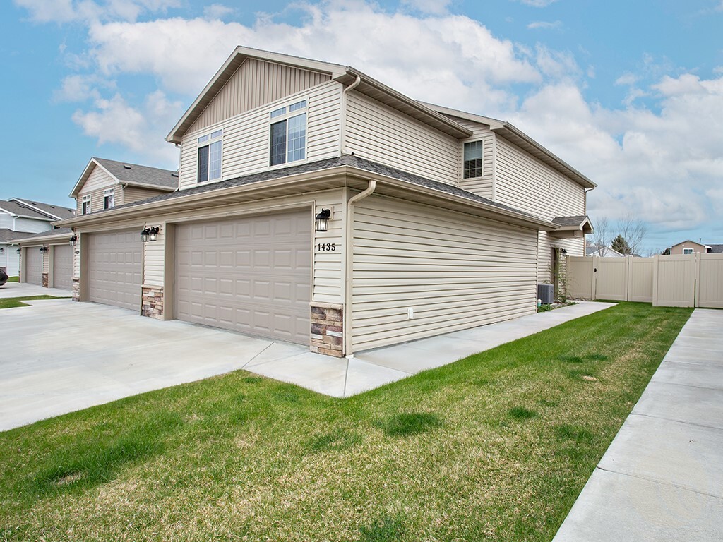 Property Photo: 1435 Naples St MT 59105