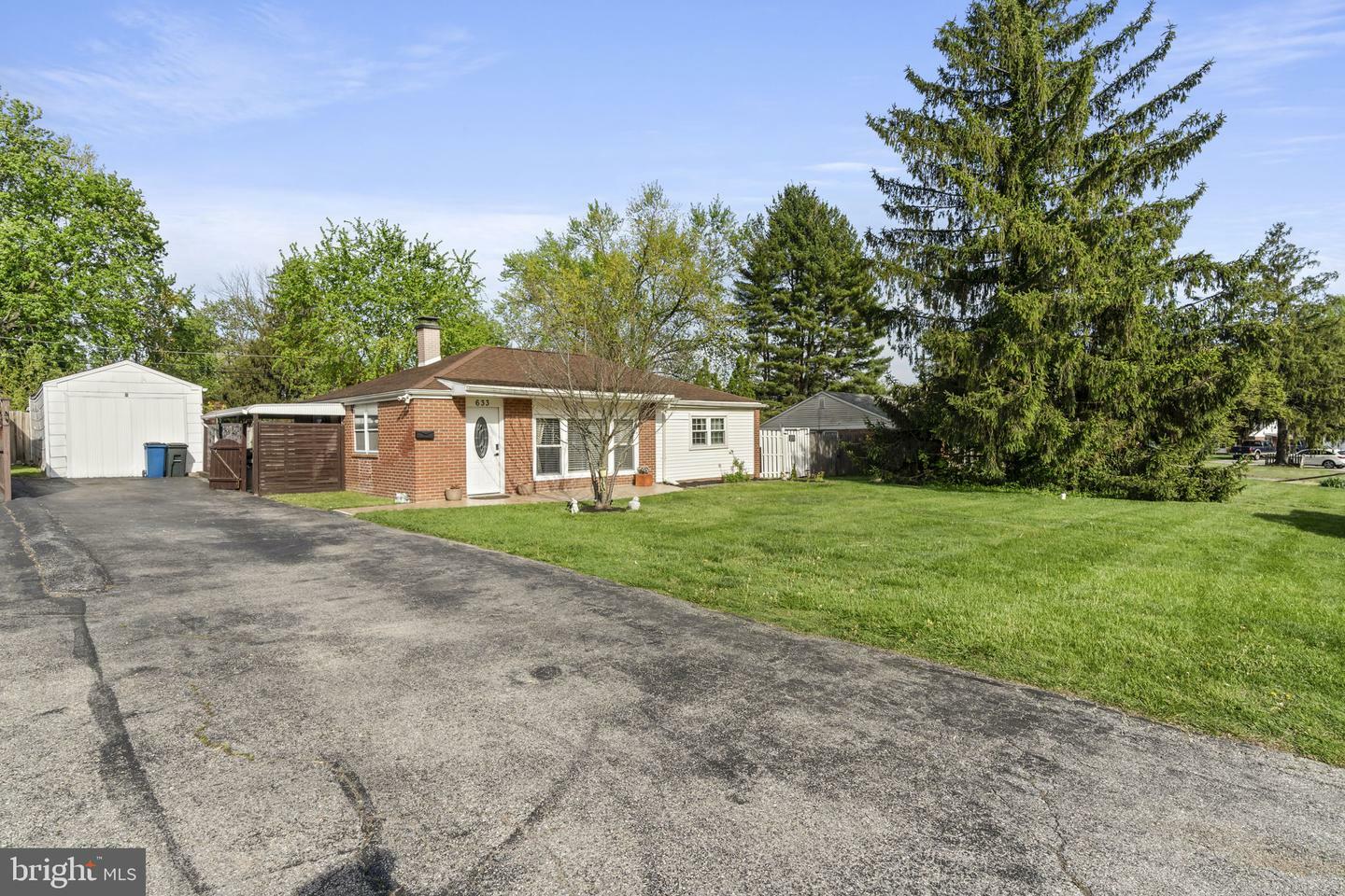 Property Photo: 633 Erlen Rd PA 19462