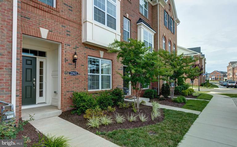 Property Photo: 22613 Cambridgeport Square VA 20148