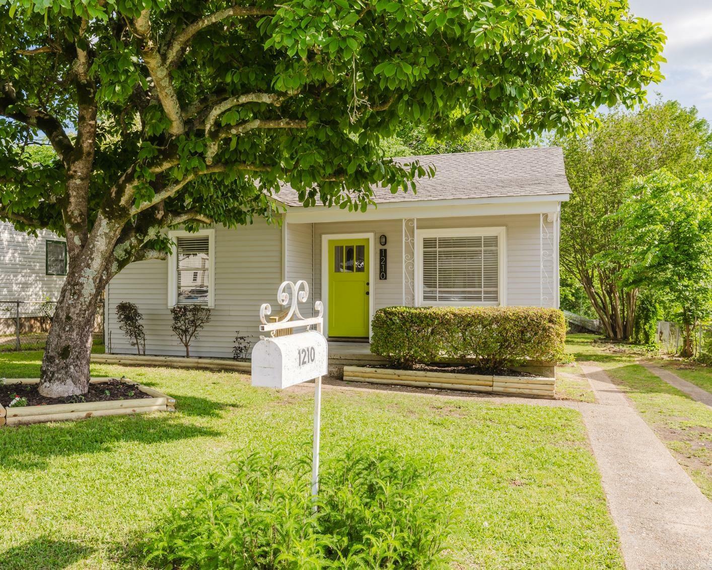 Property Photo: 1210 Thelma St AR 72015