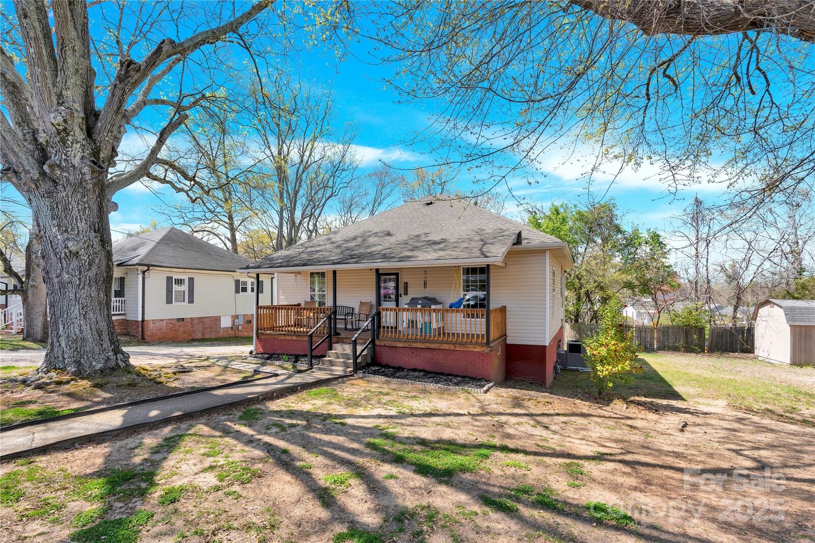 Property Photo:  803 N Walnut Street  NC 28081 