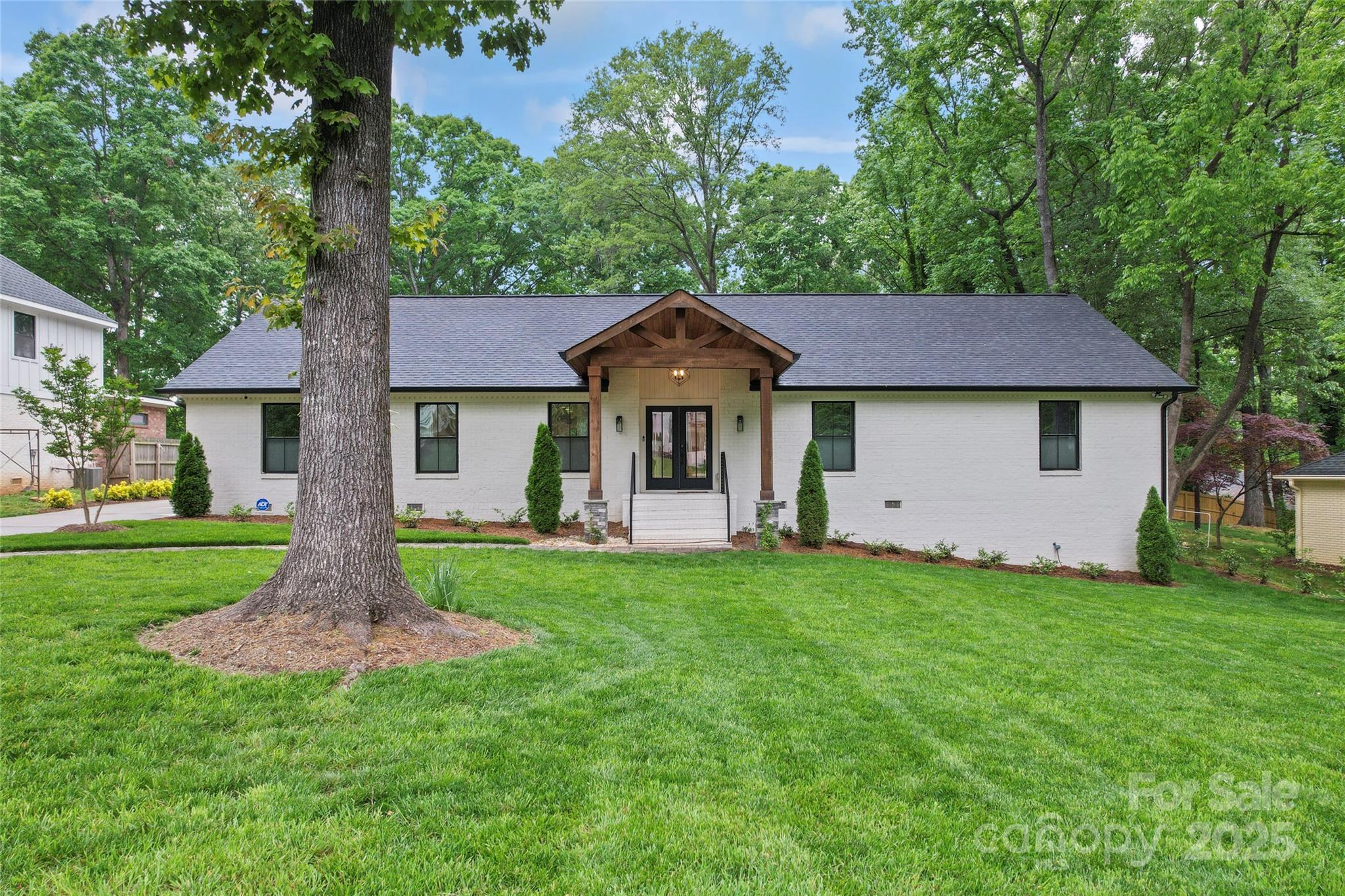 1118 Crestbrook Drive  Charlotte NC 28211 photo