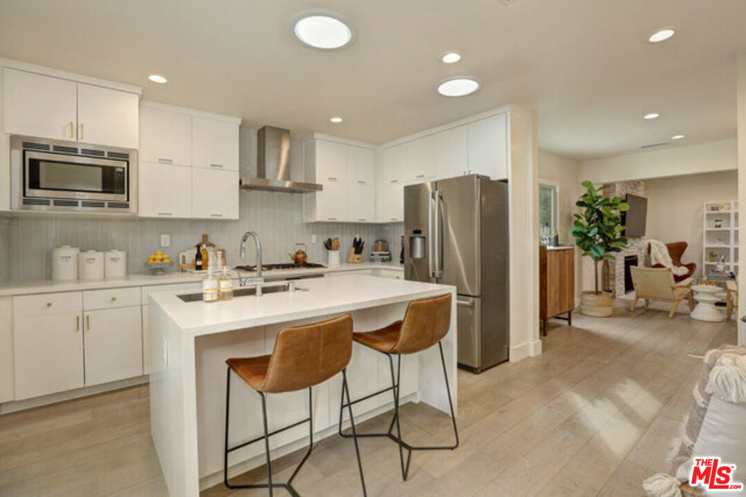 9039 Norma Pl  West Hollywood CA 90069 photo