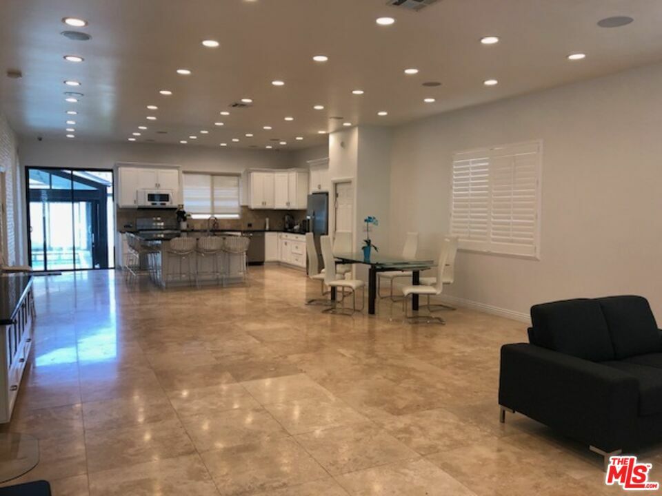Property Photo: 10521 Almayo Ave CA 90064