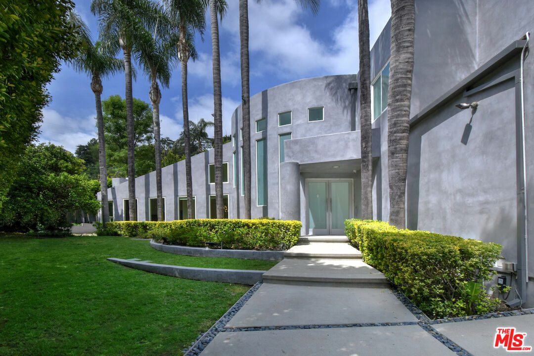 Property Photo: 4035 Pacheco Dr CA 91403