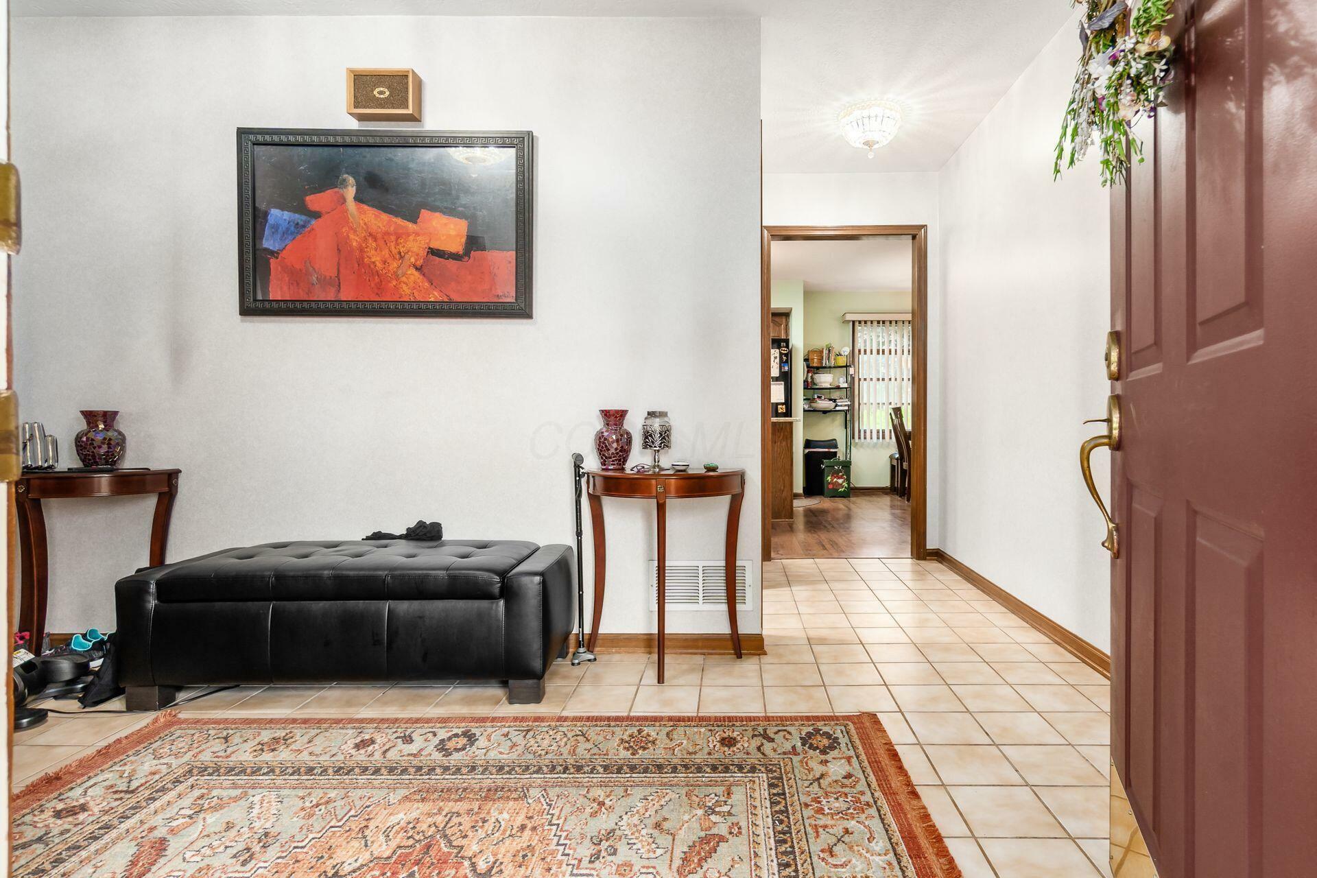 Property Photo: 716 Winsholen Court OH 43081