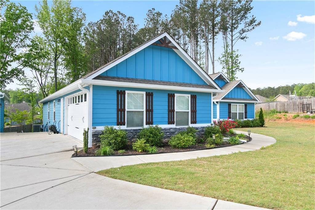 Property Photo: 505 Alta Court GA 30180