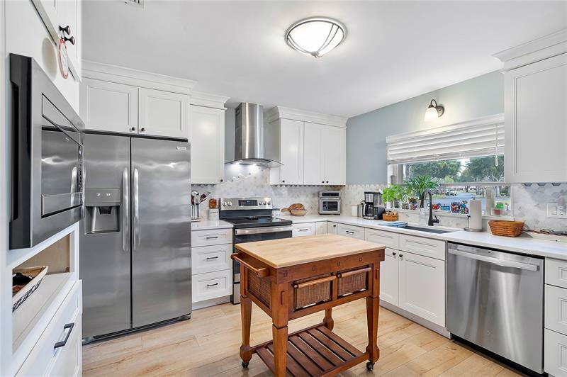Property Photo: 4872 Hawkwood Rd B FL 33436