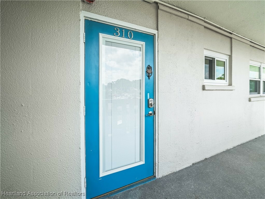 Property Photo: 2131 Lakeview Drive 310 FL 33870