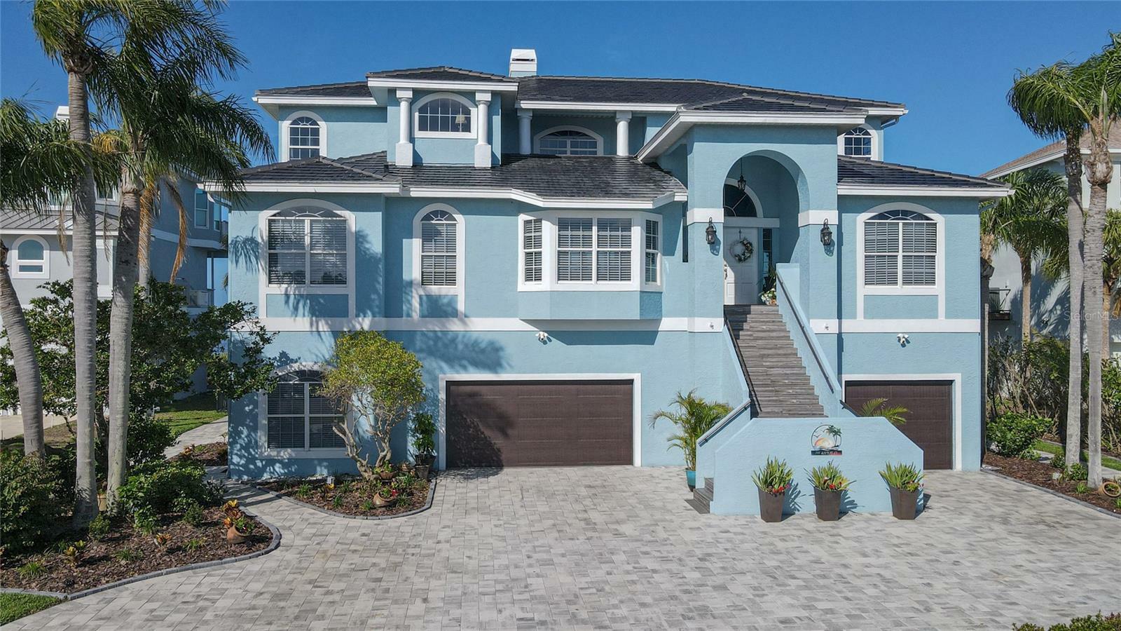 Property Photo: 2111 Alexis Court FL 34689
