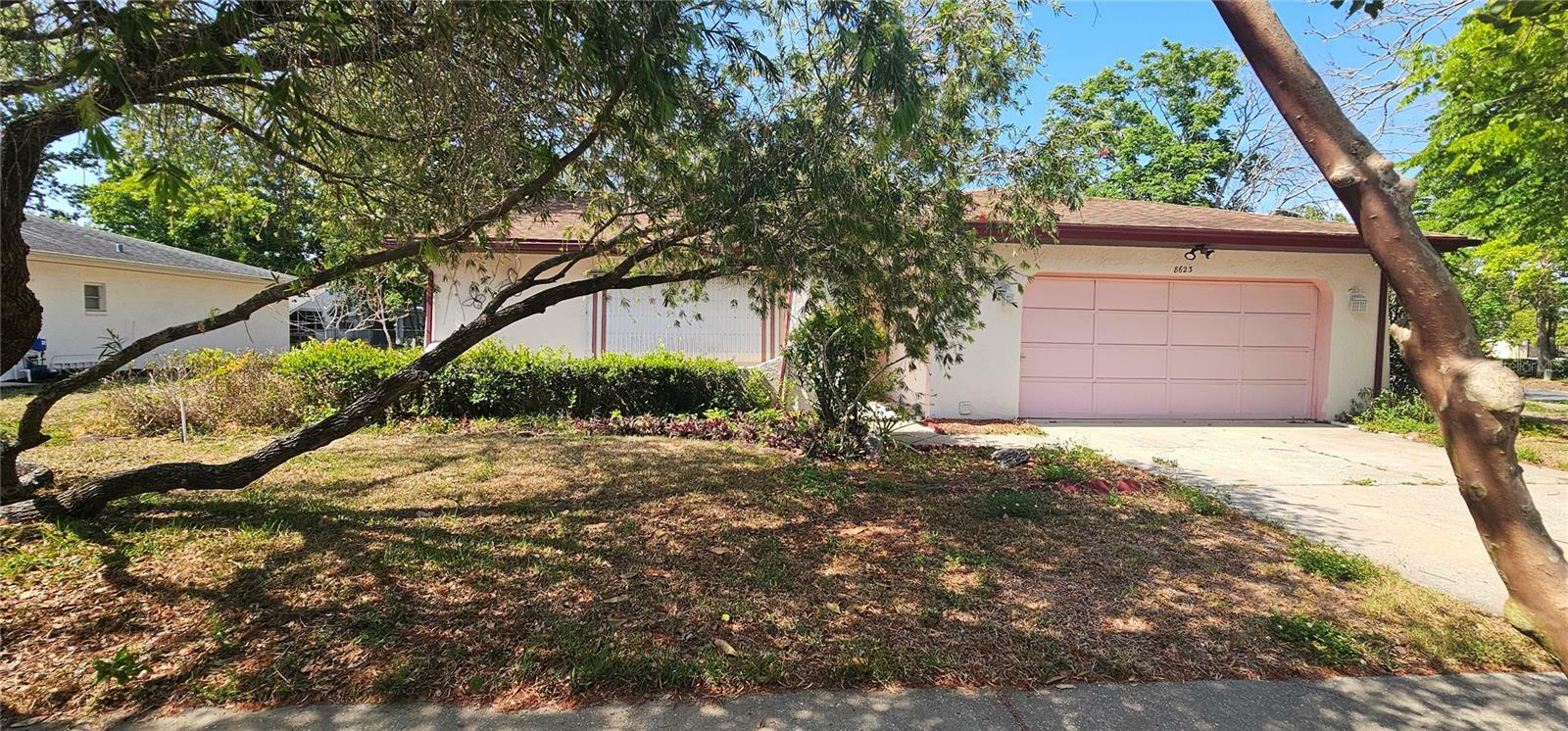Property Photo: 8623 Stonehedge Way FL 34667