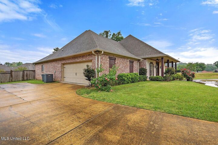Property Photo: 208 Grand Oak Boulevard MS 39056