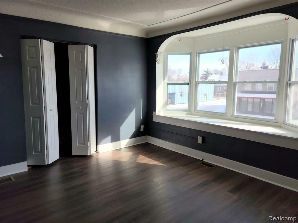 22641 Van Dyke Avenue  Warren MI 48089 2358 photo