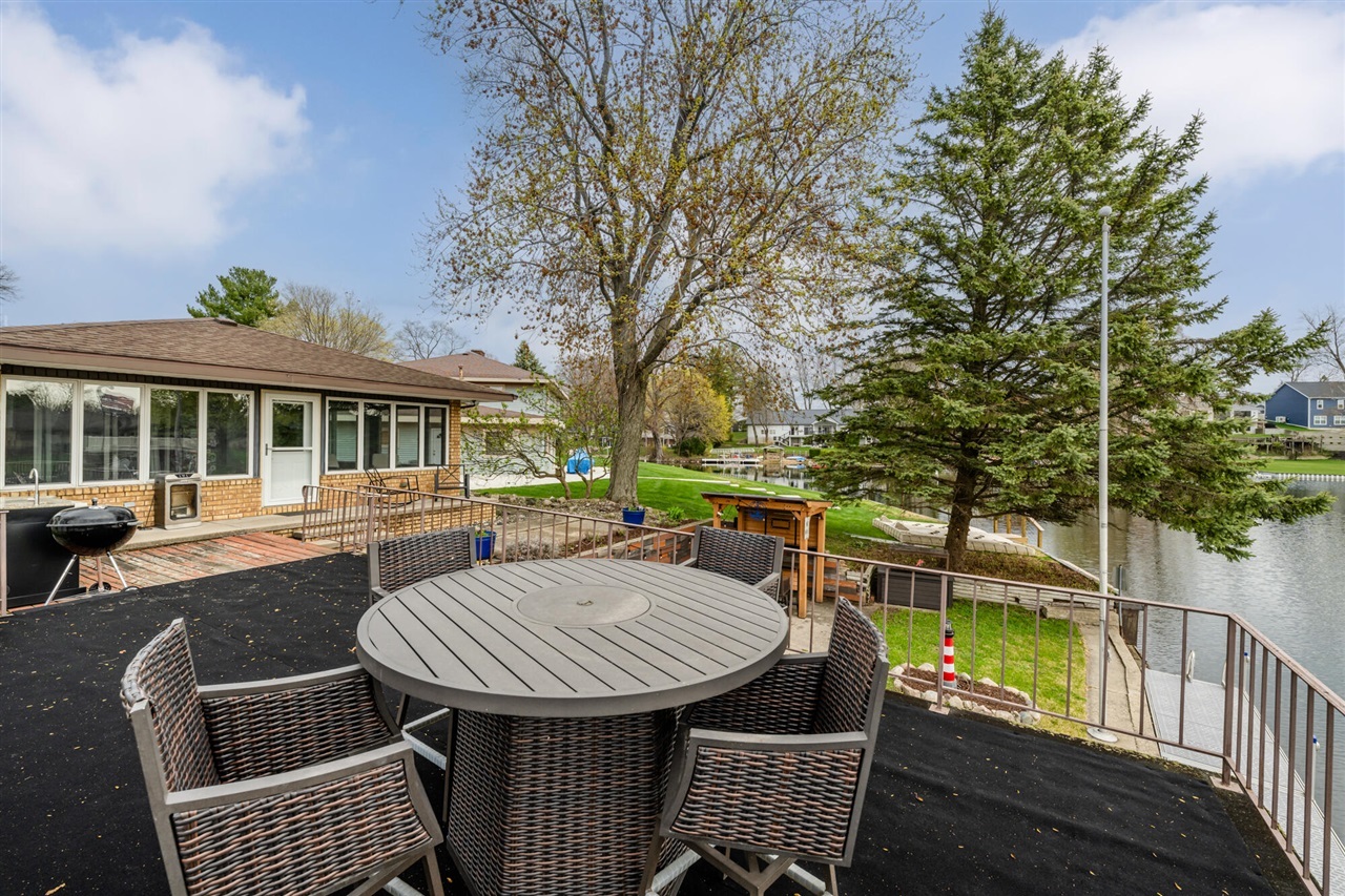 6950 Shore Drive  Coloma MI 49038-9529 photo